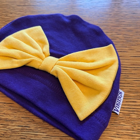 Baby Girl Minnesota Vikings Outfit - Picture 6 of 6